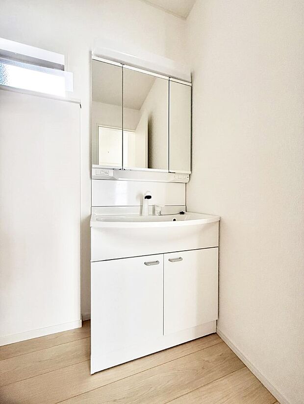 【洗面台・洗面所】■明るい洗面所は毎朝の歯磨きも楽しくできちゃいそうです♪