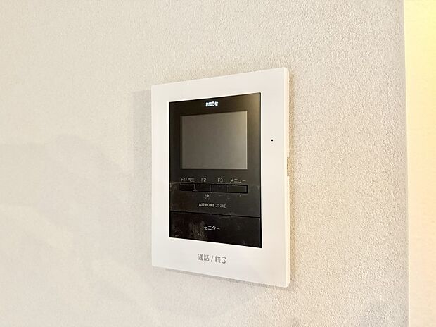 【TVモニター付インターフォン】■訪問者を確認できて安心感が増します