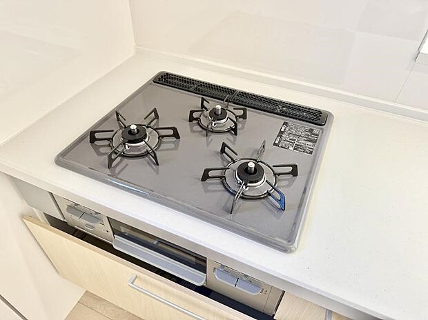 【3口ガスコンロ】■一度に多くの料理ができ便利で効率的