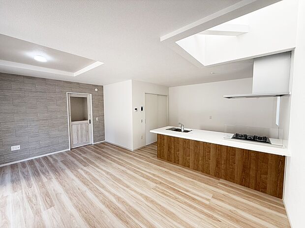 【リビング】■光と風を感じる、リラックスできる空間