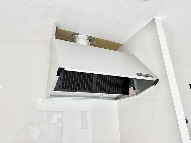 【レンジフード】■調理時の蒸気や匂いが換気扇に誘導され、効率的に排煙ができます。