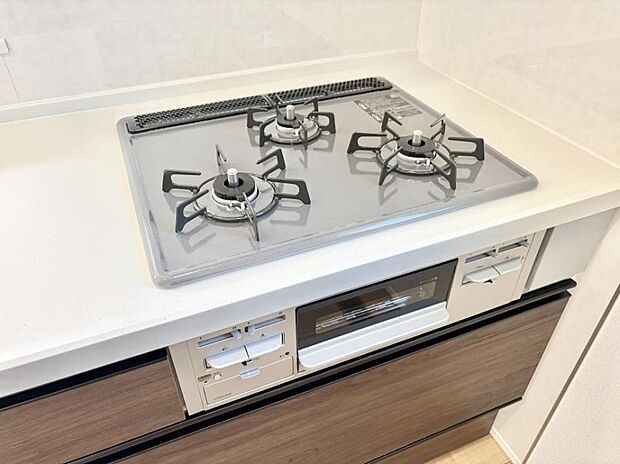 【3口ガスコンロ】■一度に多くの料理ができ便利で効率的