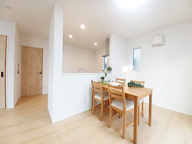 【リビング】■くつろぎと笑顔が集まる、心温まるリビング