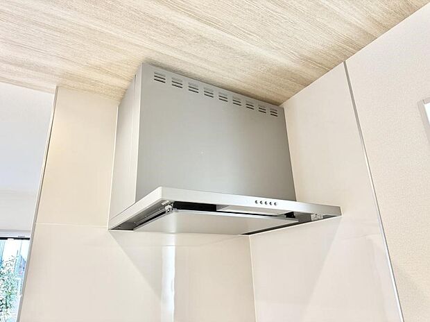 【レンジフード】■調理時の蒸気や匂いが換気扇に誘導され、効率的に排煙ができます。