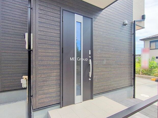 【玄関】■ 帰るたびにホッとする、安心感のある佇まい