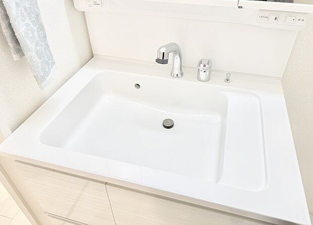 【ハンドシャワー付洗面台】■手洗いや顔を洗う時も快適に使える便利なシャワー