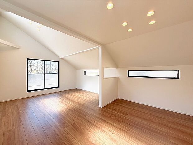 【リビング】■自然の光が差し込み、明るい空間が広がります