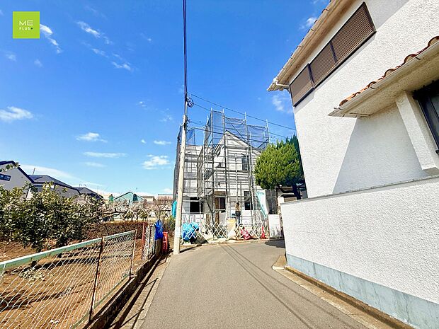 【前面道路含む現地写真】■この道を歩けば、毎日が少し特別になる