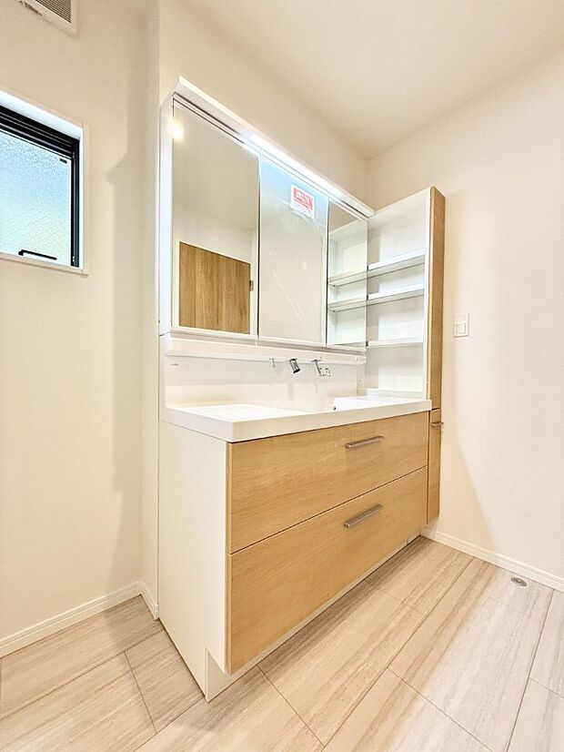 【洗面台・洗面所】■明るい洗面所は毎朝の歯磨きも楽しくできちゃいそうです♪