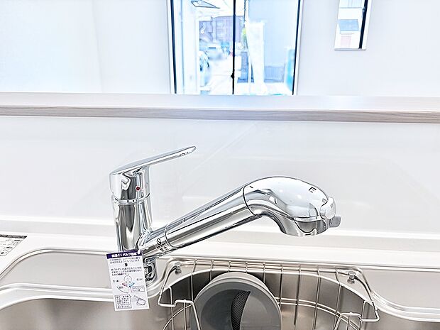 【システムキッチン】■家族の絆を深める、温もりのあるキッチン