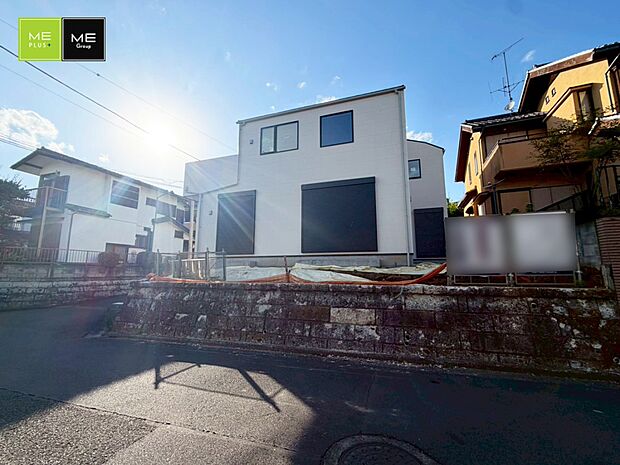【現地外観写真】１号棟  ■家族の思い出が育つ住まいです