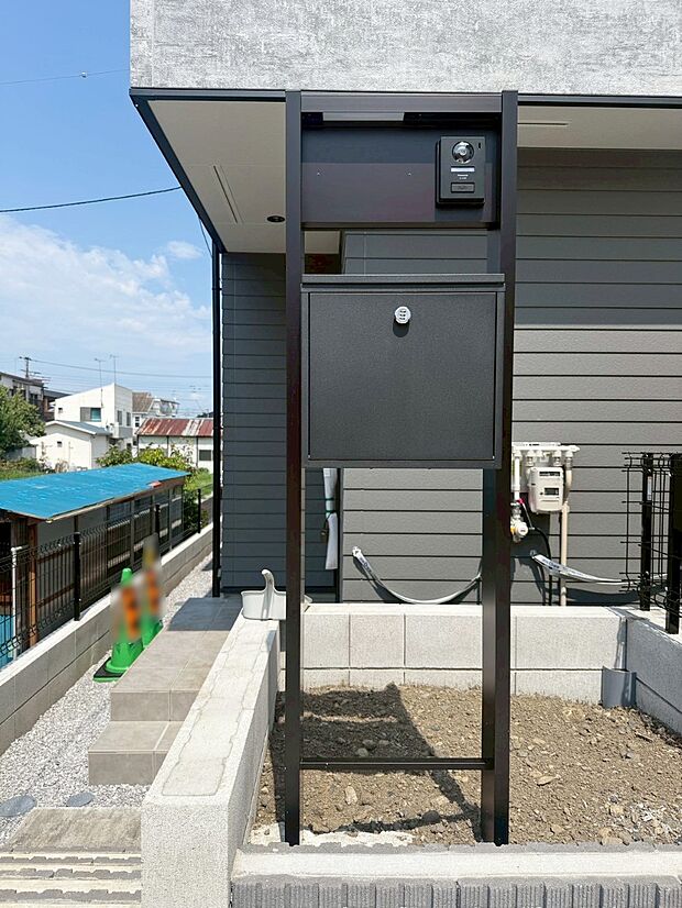 【玄関】2号棟 ■ シンプルで美しく、住まいの第一印象を彩る玄関です