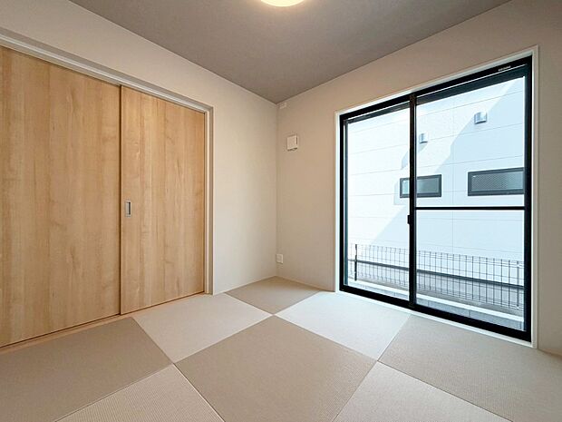 【リビング以外の居室】2号棟 ■落ち着いた雰囲気のお部屋で心が安らぐ空間