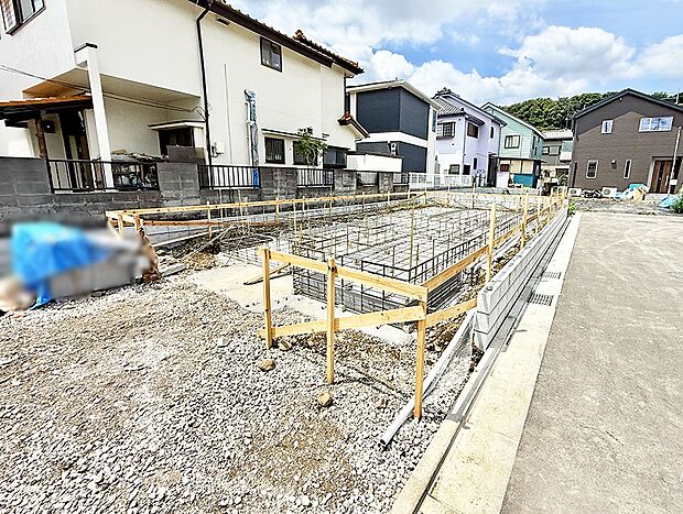 【現地外観写真】2号棟 ■暮らしを彩る充実した設備仕様が備わった住まい