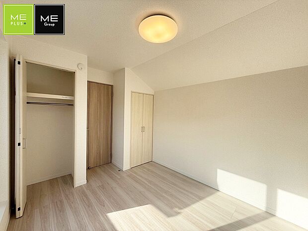 【リビング以外の居室】2号棟 ■清潔感あふれるお部屋で毎日を快適に過ごせます