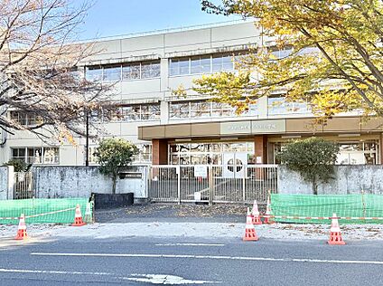 町田市立本町田ひなた小学校 800m(10分)