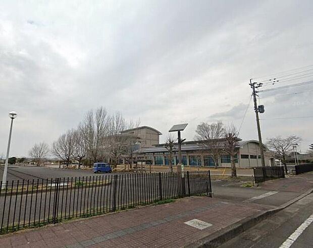 三股町立図書館(約610m)