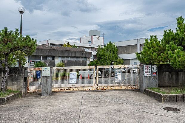 大和郡山市立郡山北小学校(約360m)