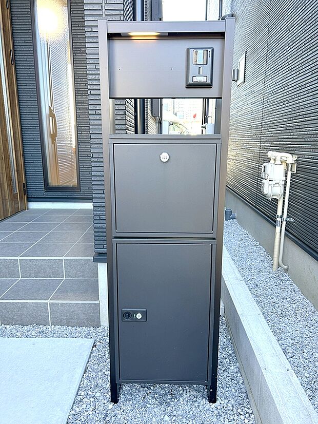 便利な宅配簿ボックス。