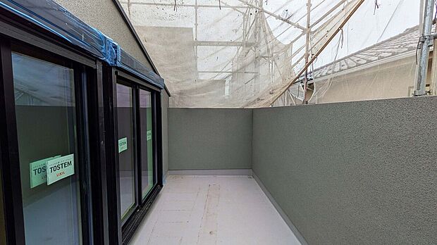 【バルコニー】広々ワイドバルコニー！（現地：2026年３月撮影）