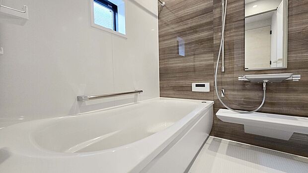 【バスルーム】広々1坪タイプのバスルーム！