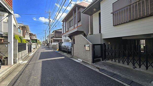 【前面道路】前面道路は交通量も少なく安心！