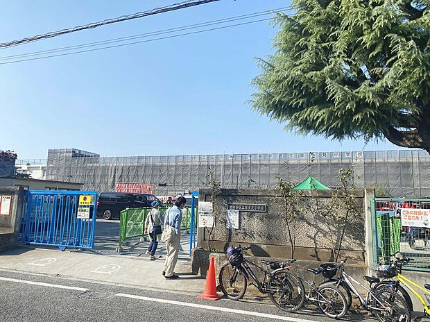 世田谷区立喜多見小学校（約910m）