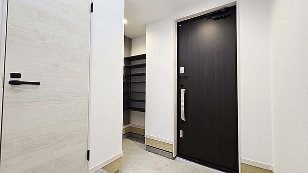 【施工例：玄関】現地、モデルルームのご案内が可能！プレゼンテーション予約も受付中！お気軽にお問い合わせください！