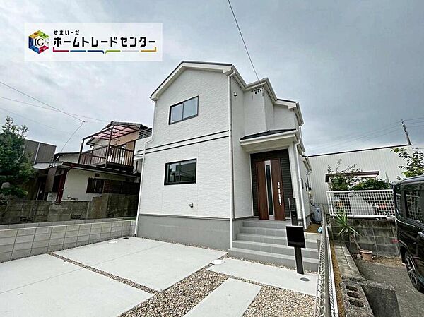 全１邸☆　
駐車並列３台可能です♪
完成しておりますので、室内ご内覧いただけます♪ご不明点等、スタッフがしっかりと説明させていただきます！お気軽にお問い合わせください♪