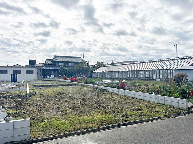 1号棟
完成に向けて現在建築工事中です☆土日・平日を問わず毎日モデルハウスにて物件説明会を開催中☆お気軽にお問い合わせ下さい☆