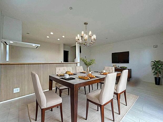 ２号棟
（現況の物件写真に、CG による画像処理を行っています。家具、家電、照明器具、小物、カーテン、その他のイメージはCG です。）