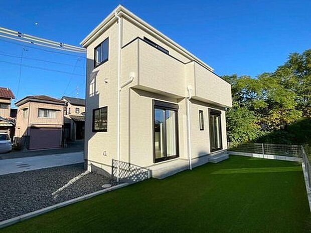 一戸建てのメリットは、「自分の土地」を自由に使えること。好きなペットが飼えるほか、ガーデニングやＤＩＹ、車やバイクの手入れなど様々な趣味を楽しめます♪　