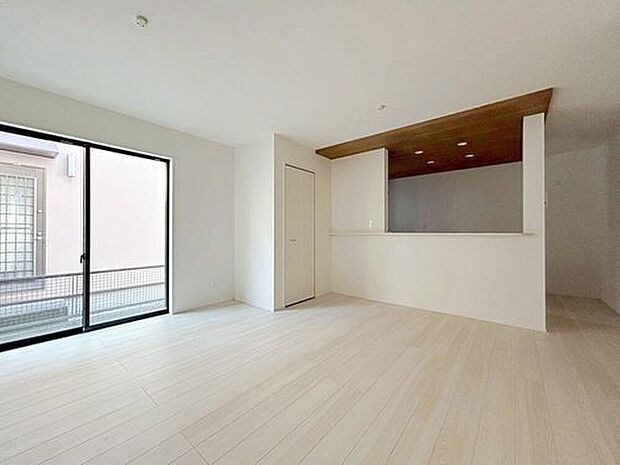 心地よい明るい雰囲気のリビング♪採光は良好です!
家族団らんの時間も増えそうなくつろぎの場所になりそう♪