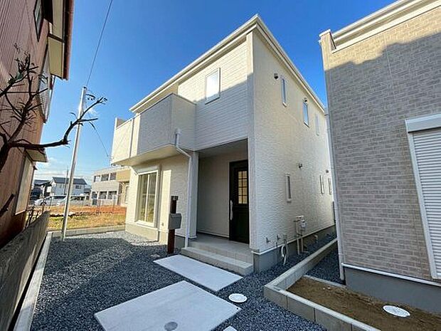 5号棟
完成しました!本日内覧可能です♪ぜひ現地にて、実際の建物・街並み・日当たり等ご確認下さい♪