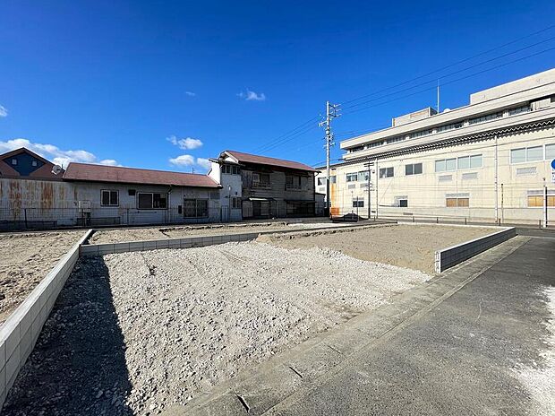 2号棟
完成に向けて現在建築工事中です☆土日・平日を問わず毎日モデルハウスにて物件説明会を開催中☆お気軽にお問い合わせ下さい☆