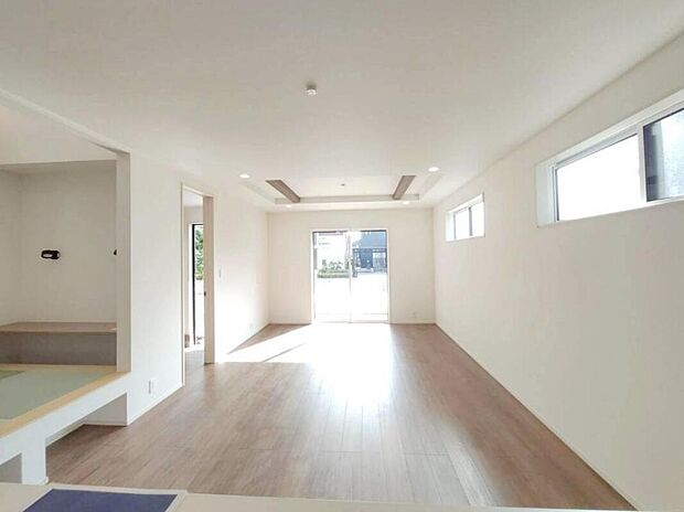 キッチン・ダイニング・リビングが縦一列に並んでいるので、LDKにいる家族の顔が見えやすく、コミュニケーションが取りやすい間取りです。