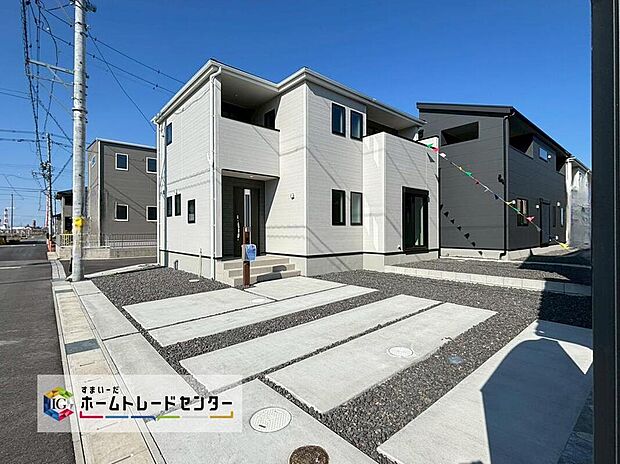 全７棟
駐車４台可能です♪
堂々完成いたしました！ぜひ現地にて、実際の建物・街並み・陽当たり等ご確認下さい♪お気軽にお問い合わせください☆
