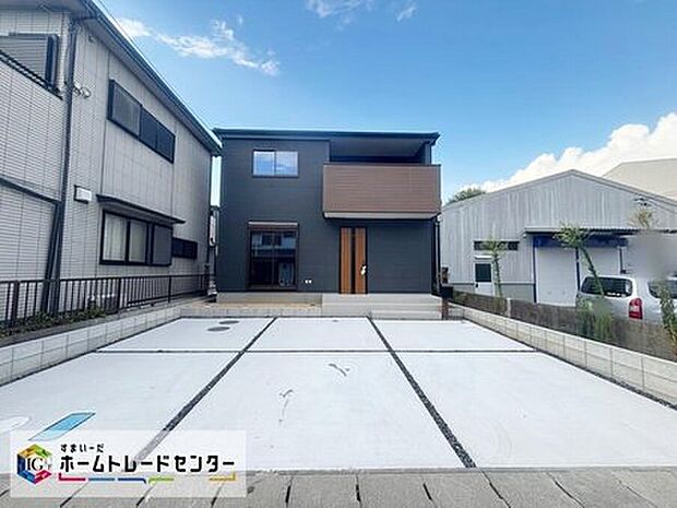 全３邸☆３号棟
２台駐車可能♪
完成に向けて現在建築工事中です☆土日・平日を問わず毎日モデルハウスにて物件説明会を開催中☆