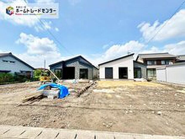 全2邸☆右2号棟 完成に向けて現在建築工事中です☆住宅の構造や設備仕様・完成イメージなどの資料もお送りいたします♪お気軽にお問い合わせ下さい☆