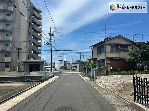 お車は車種により2台駐車可能♪
