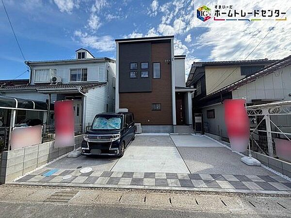 全１邸☆　並列駐車３台可能♪
完成しておりますので、室内ご内覧いただけます♪ご不明点等、スタッフがしっかりと説明させていただきます！お気軽に０１２０-８８８-９８３までお問い合わせください♪
