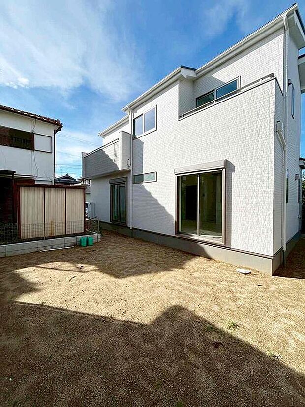 【庭】お庭のあるおうち☆マンションにはない戸建てならではのメリットです！好きなお花でお庭をいっぱいに！お子様やペットの遊び場に♪ご家族やお友達とわいわいBBQ♪寛ぎのおうち時間を実現できます☆