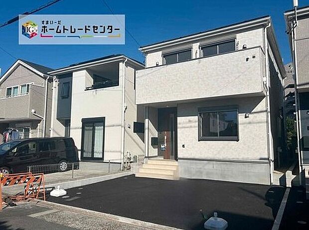 【現地外観写真】並列２台の駐車スペースがあります♪
堂々完成いたしました！ぜひ現地にて、実際の建物・街並み・陽当たり等ご確認下さい♪