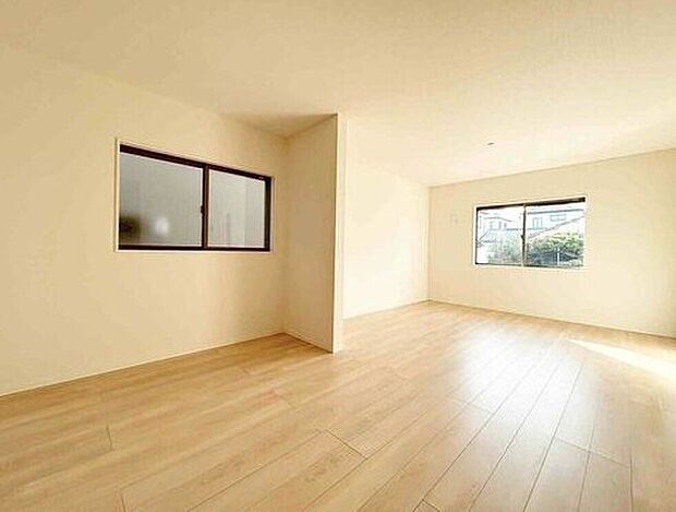 【リビング】大切なご家族が集まるからこそＬＤＫはこだわりたい！休日はおひさまの光をたっぷりと取りこめるリビングでゆったりと過ごしませんか？