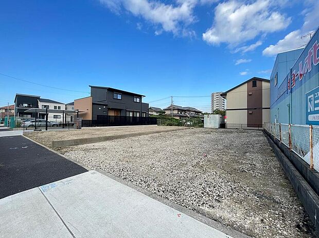 【 現地外観写真】完成に向けて現在建築工事中です☆土日・平日を問わず毎日モデルハウスにて物件説明会を開催中☆