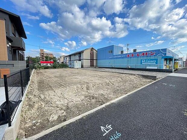 【現地外観写真】全３邸☆建築予定地
完成に向けて現在建築工事中です☆土日・平日を問わず毎日モデルハウスにて物件説明会を開催中☆