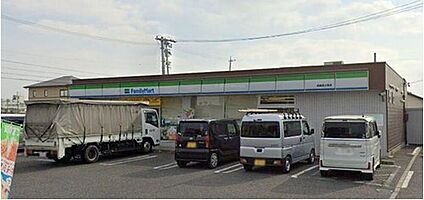 ファミリーマート西春西之保店 702m(徒歩9分)