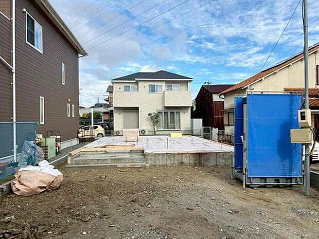 【現地外観写真】全１邸☆
建築中のためモデルハウスで構造説明会を開催しております☆設備や構造などご説明いたします！