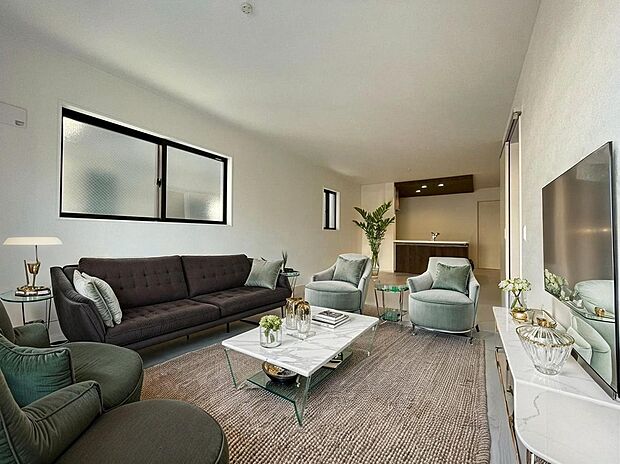 【玄関】上質感漂う玄関へのアプローチ。居住者の帰り、訪れる方を優しく迎える・安らぎに満ちた生活空間を予感させる。健やかな暮らしを楽しめそう♪