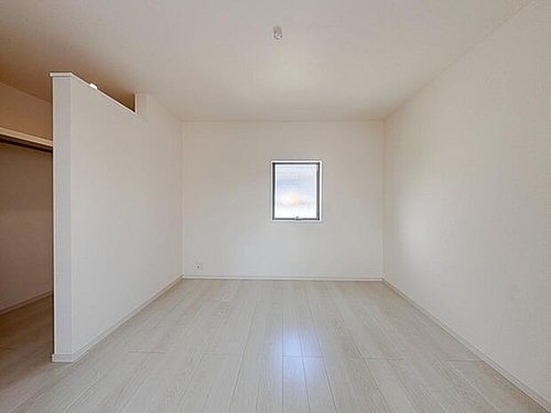 【リビング以外の居室】家族一人ひとりの大切なプライベート空間。趣味に合わせて使って頂けるようシンプルに仕上げてあります。暮らし心地を大きく左右する収納を、適材適所に配置し使い勝手を考慮しました。